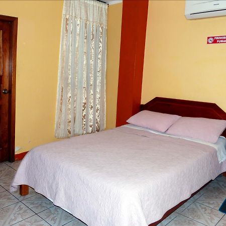Hostal Leon Dormido Puerto Baquerizo Moreno Eksteriør billede