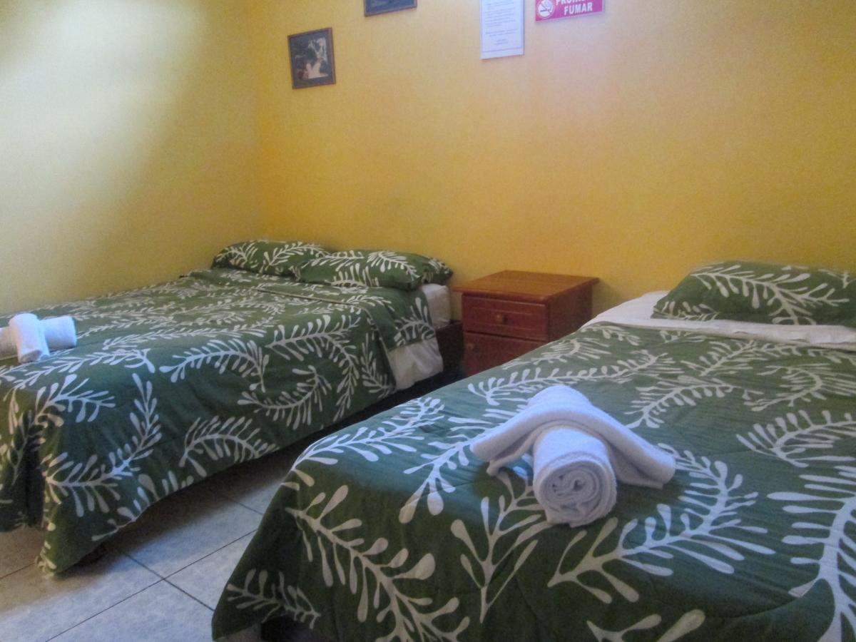 Hostal Leon Dormido Puerto Baquerizo Moreno Eksteriør billede