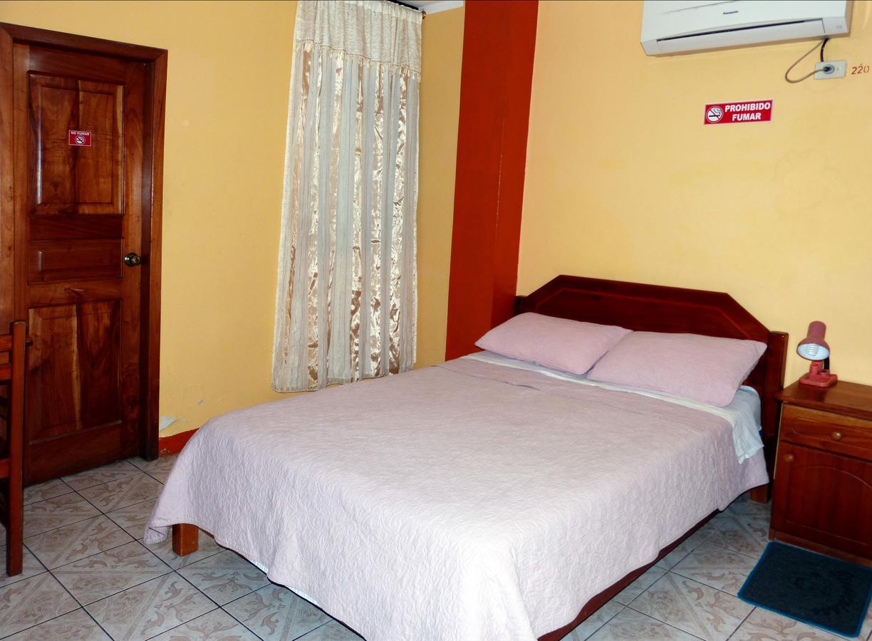 Hostal Leon Dormido Puerto Baquerizo Moreno Eksteriør billede